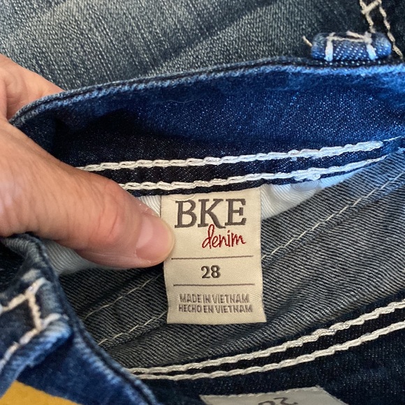 BKE Culture size 28 Jean shorts. Like new - Picture 4 of 10
